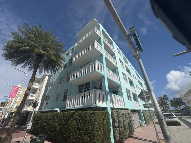 Collins Manor Condo photo 3